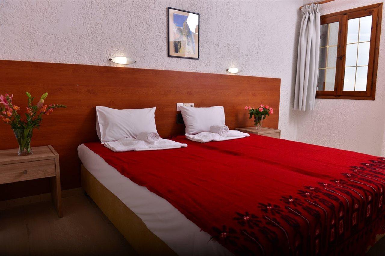 Krits Hotel 헐소니소스 외부 사진