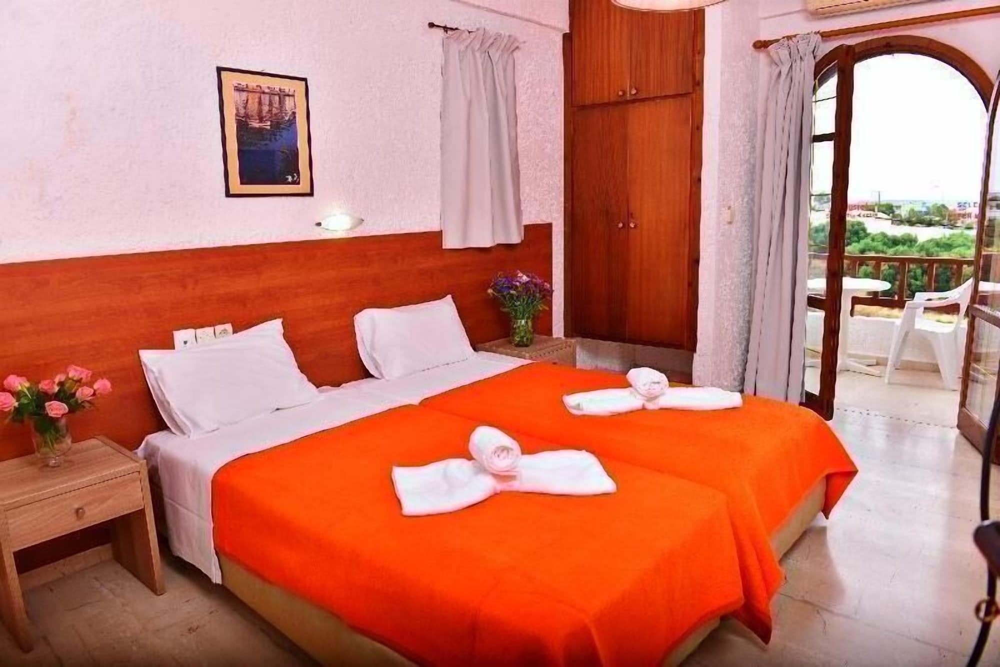 Krits Hotel 헐소니소스 외부 사진