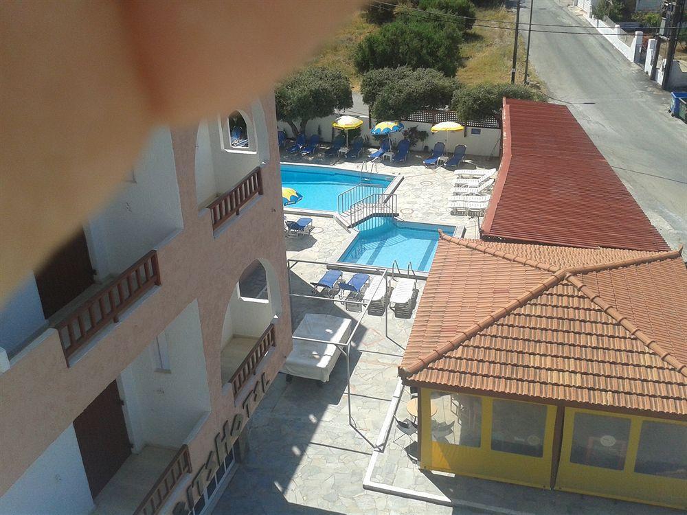 Krits Hotel 헐소니소스 외부 사진