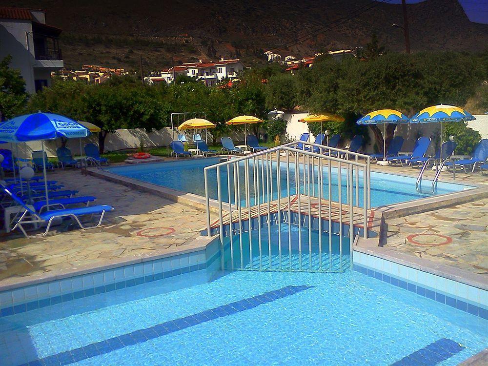 Krits Hotel 헐소니소스 외부 사진
