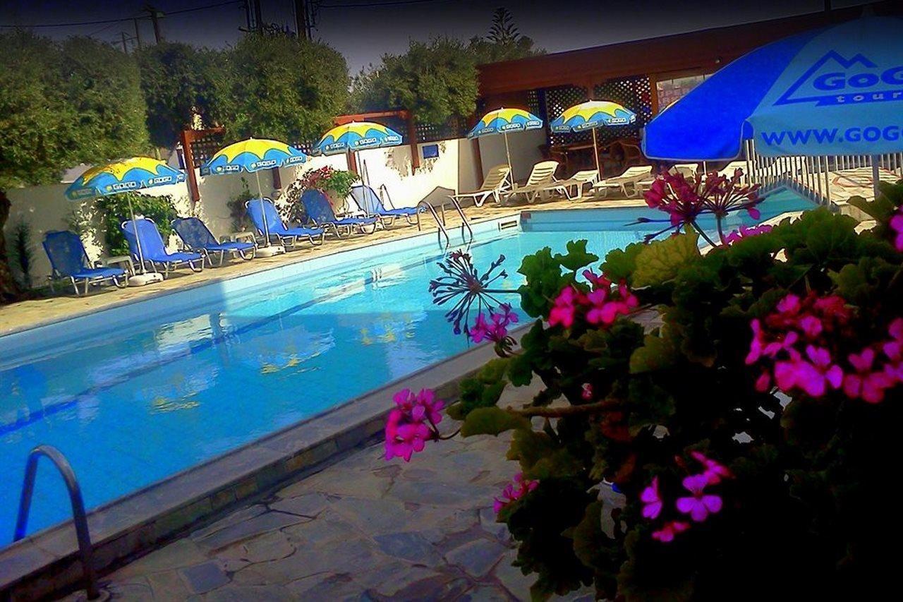 Krits Hotel 헐소니소스 외부 사진