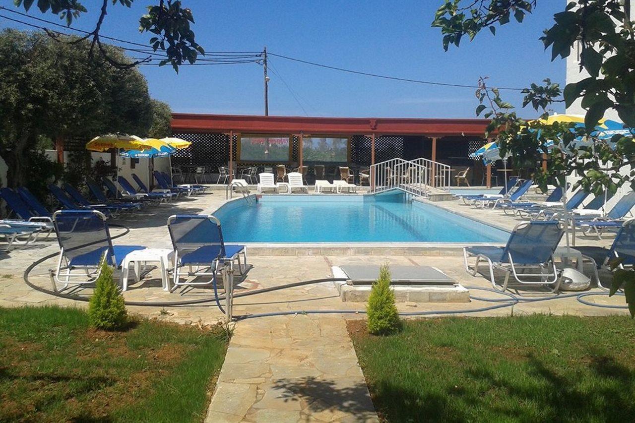 Krits Hotel 헐소니소스 외부 사진