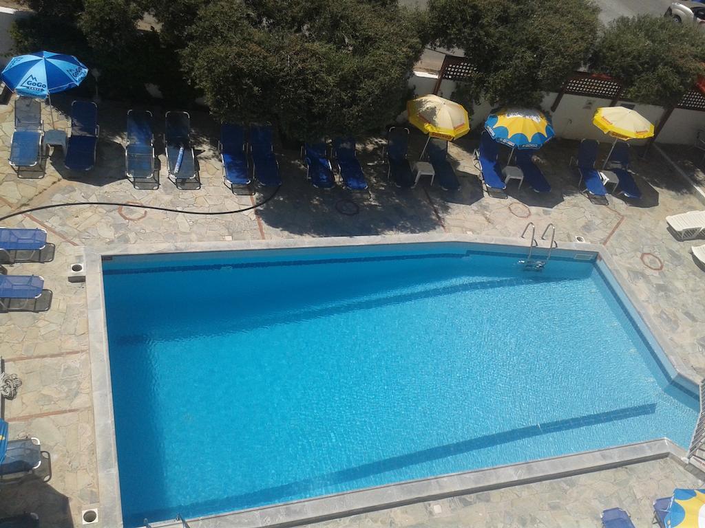 Krits Hotel 헐소니소스 외부 사진
