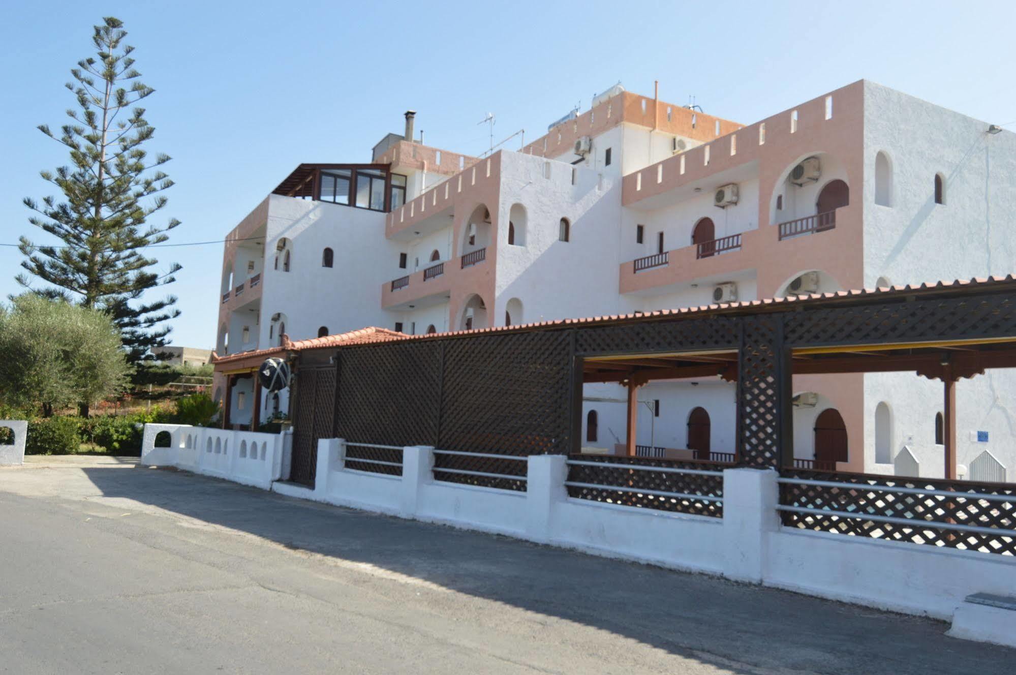 Krits Hotel 헐소니소스 외부 사진