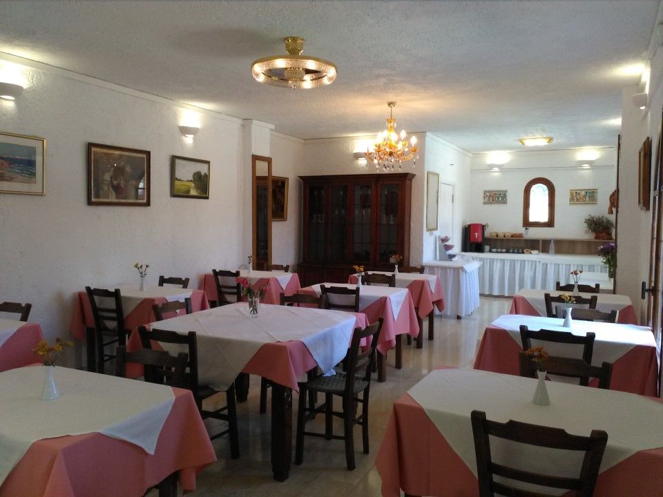 Krits Hotel 헐소니소스 외부 사진